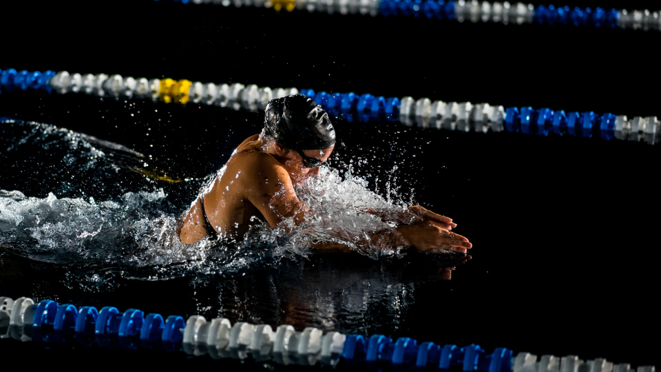 estilo pecho tecnica